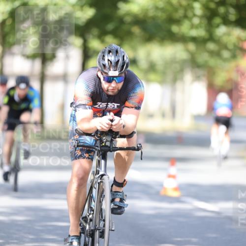 11.08.2024 - GEWOBA Citytriathlon Bremen H.Heesch http://msf.ph/oto/6780926 11.08.2024 11:49:00 Radfahren 792, 848, 901, 920 meine-sportfotos.de