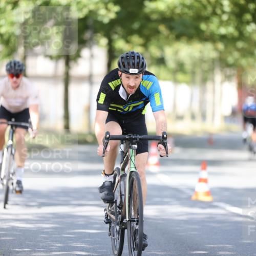 11.08.2024 - GEWOBA Citytriathlon Bremen H.Heesch http://msf.ph/oto/6780944 11.08.2024 11:49:01 Radfahren 792, 848, 901 meine-sportfotos.de