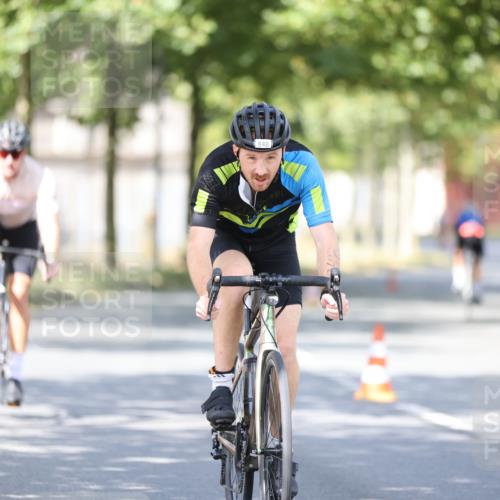 11.08.2024 - GEWOBA Citytriathlon Bremen H.Heesch http://msf.ph/oto/6780952 11.08.2024 11:49:01 Radfahren 792, 848, 901 meine-sportfotos.de
