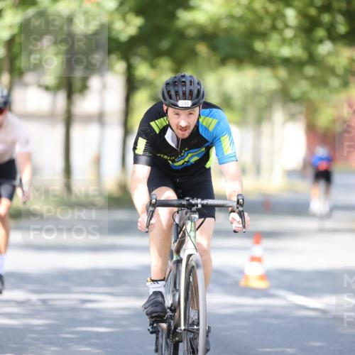 11.08.2024 - GEWOBA Citytriathlon Bremen H.Heesch http://msf.ph/oto/6780957 11.08.2024 11:49:01 Radfahren 792, 848, 901 meine-sportfotos.de