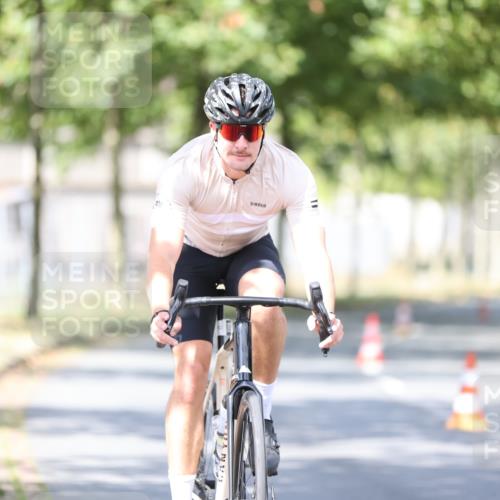 11.08.2024 - GEWOBA Citytriathlon Bremen H.Heesch http://msf.ph/oto/6780973 11.08.2024 11:49:02 Radfahren 792, 848, 901, 910 meine-sportfotos.de