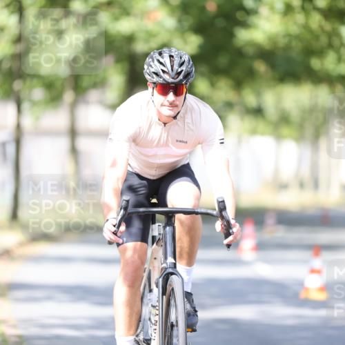 11.08.2024 - GEWOBA Citytriathlon Bremen H.Heesch http://msf.ph/oto/6780978 11.08.2024 11:49:02 Radfahren 792, 848, 901, 910 meine-sportfotos.de