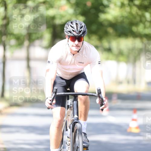 11.08.2024 - GEWOBA Citytriathlon Bremen H.Heesch http://msf.ph/oto/6780982 11.08.2024 11:49:02 Radfahren 792, 848, 901, 910 meine-sportfotos.de