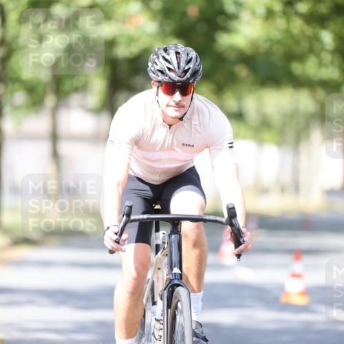 11.08.2024 - GEWOBA Citytriathlon Bremen H.Heesch http://msf.ph/oto/6780985 11.08.2024 11:49:02 Radfahren 792, 848, 901, 910 meine-sportfotos.de