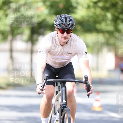 11.08.2024 - GEWOBA Citytriathlon Bremen H.Heesch http://msf.ph/oto/6780994 11.08.2024 11:49:02 Radfahren 792, 848, 901, 910 meine-sportfotos.de