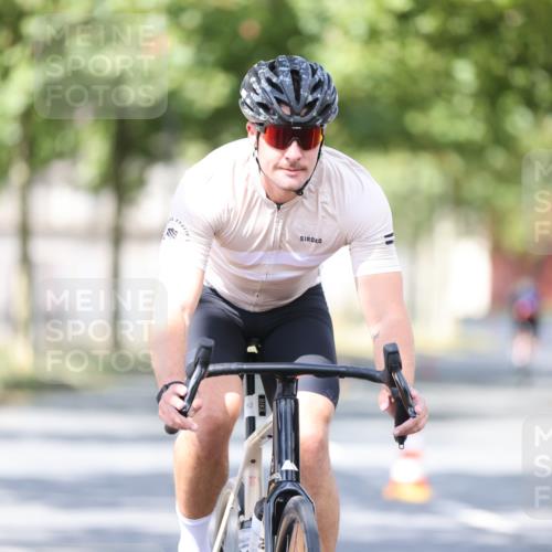 11.08.2024 - GEWOBA Citytriathlon Bremen H.Heesch http://msf.ph/oto/6780999 11.08.2024 11:49:03 Radfahren 792, 848, 901, 910 meine-sportfotos.de