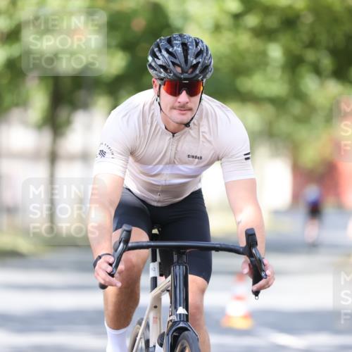 11.08.2024 - GEWOBA Citytriathlon Bremen H.Heesch http://msf.ph/oto/6781003 11.08.2024 11:49:03 Radfahren 792, 848, 901, 910 meine-sportfotos.de