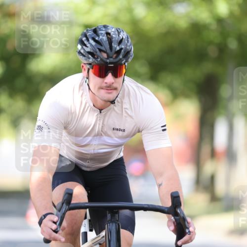 11.08.2024 - GEWOBA Citytriathlon Bremen H.Heesch http://msf.ph/oto/6781020 11.08.2024 11:49:03 Radfahren 792, 848, 901, 910 meine-sportfotos.de