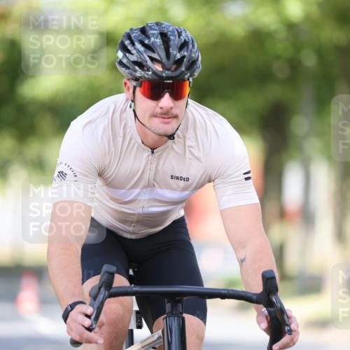11.08.2024 - GEWOBA Citytriathlon Bremen H.Heesch http://msf.ph/oto/6781023 11.08.2024 11:49:03 Radfahren 792, 848, 901, 910 meine-sportfotos.de