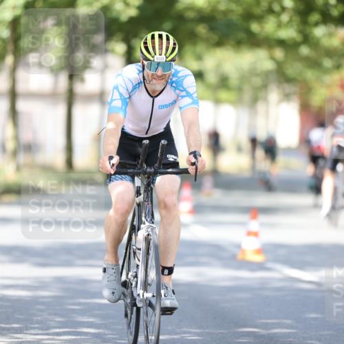 11.08.2024 - GEWOBA Citytriathlon Bremen H.Heesch http://msf.ph/oto/6781031 11.08.2024 11:49:15 Radfahren 866, 894, 910 meine-sportfotos.de