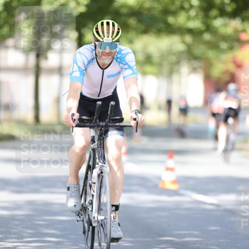 11.08.2024 - GEWOBA Citytriathlon Bremen H.Heesch http://msf.ph/oto/6781036 11.08.2024 11:49:15 Radfahren 866, 894, 910 meine-sportfotos.de