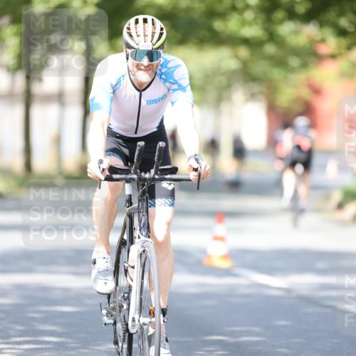 11.08.2024 - GEWOBA Citytriathlon Bremen H.Heesch http://msf.ph/oto/6781045 11.08.2024 11:49:15 Radfahren 866, 894, 910 meine-sportfotos.de