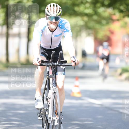 11.08.2024 - GEWOBA Citytriathlon Bremen H.Heesch http://msf.ph/oto/6781048 11.08.2024 11:49:15 Radfahren 866, 894, 910 meine-sportfotos.de