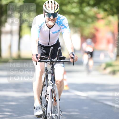 11.08.2024 - GEWOBA Citytriathlon Bremen H.Heesch http://msf.ph/oto/6781056 11.08.2024 11:49:15 Radfahren 866, 894, 910 meine-sportfotos.de