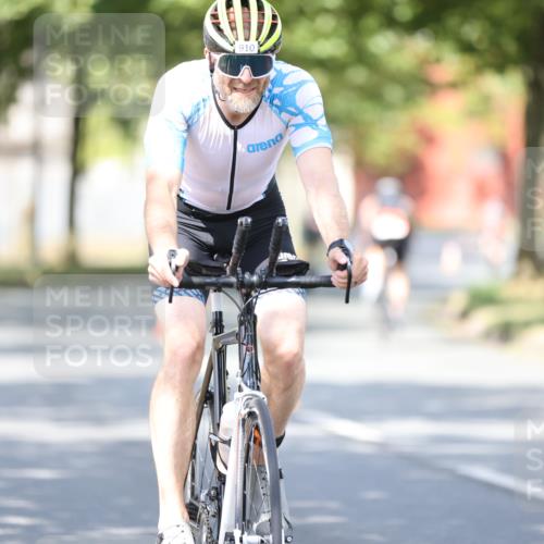 11.08.2024 - GEWOBA Citytriathlon Bremen H.Heesch http://msf.ph/oto/6781061 11.08.2024 11:49:16 Radfahren 866, 894, 910 meine-sportfotos.de