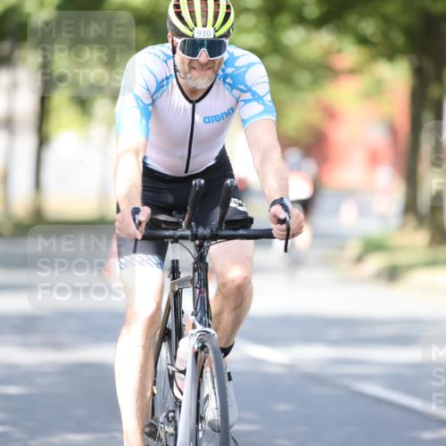 11.08.2024 - GEWOBA Citytriathlon Bremen H.Heesch http://msf.ph/oto/6781067 11.08.2024 11:49:16 Radfahren 866, 894, 910 meine-sportfotos.de
