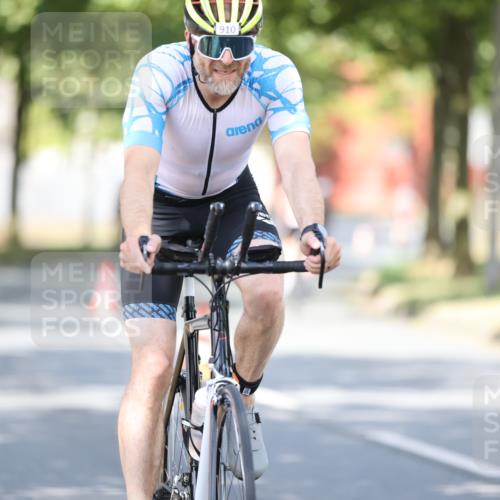 11.08.2024 - GEWOBA Citytriathlon Bremen H.Heesch http://msf.ph/oto/6781072 11.08.2024 11:49:16 Radfahren 866, 894, 910 meine-sportfotos.de