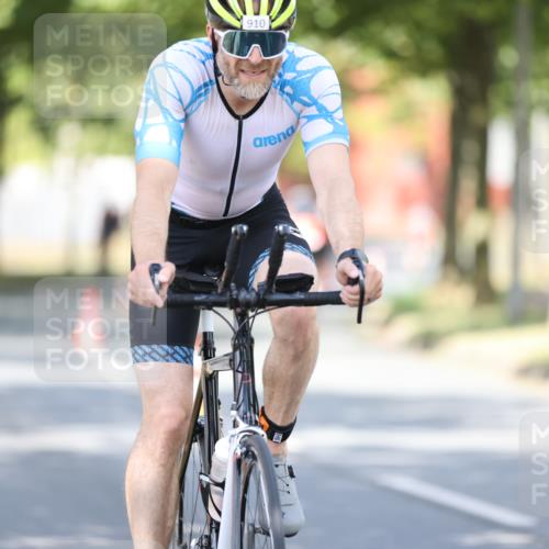 11.08.2024 - GEWOBA Citytriathlon Bremen H.Heesch http://msf.ph/oto/6781076 11.08.2024 11:49:16 Radfahren 866, 894, 910 meine-sportfotos.de