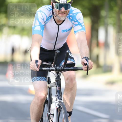 11.08.2024 - GEWOBA Citytriathlon Bremen H.Heesch http://msf.ph/oto/6781084 11.08.2024 11:49:16 Radfahren 866, 894, 910 meine-sportfotos.de