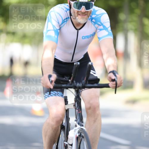 11.08.2024 - GEWOBA Citytriathlon Bremen H.Heesch http://msf.ph/oto/6781088 11.08.2024 11:49:16 Radfahren 866, 894, 910 meine-sportfotos.de