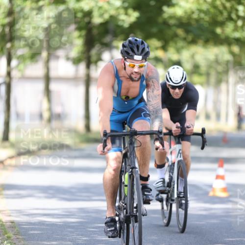 11.08.2024 - GEWOBA Citytriathlon Bremen H.Heesch http://msf.ph/oto/6781122 11.08.2024 11:49:23 Radfahren 815, 866, 894, 910 meine-sportfotos.de
