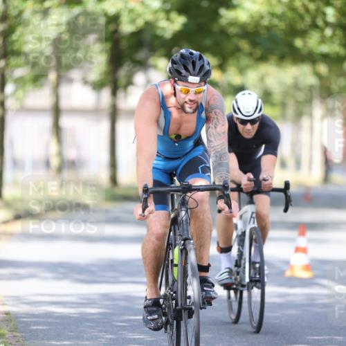 11.08.2024 - GEWOBA Citytriathlon Bremen H.Heesch http://msf.ph/oto/6781126 11.08.2024 11:49:23 Radfahren 815, 866, 894, 910 meine-sportfotos.de