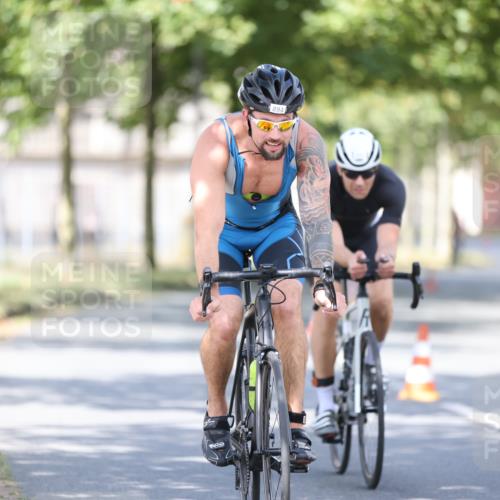 11.08.2024 - GEWOBA Citytriathlon Bremen H.Heesch http://msf.ph/oto/6781130 11.08.2024 11:49:23 Radfahren 815, 866, 894, 910 meine-sportfotos.de