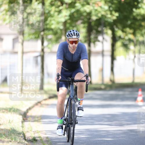 11.08.2024 - GEWOBA Citytriathlon Bremen H.Heesch http://msf.ph/oto/6781178 11.08.2024 11:49:30 Radfahren 815, 866, 894, 949 meine-sportfotos.de