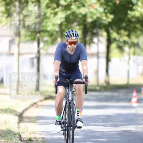 11.08.2024 - GEWOBA Citytriathlon Bremen H.Heesch http://msf.ph/oto/6781187 11.08.2024 11:49:31 Radfahren 815, 866, 894, 949 meine-sportfotos.de