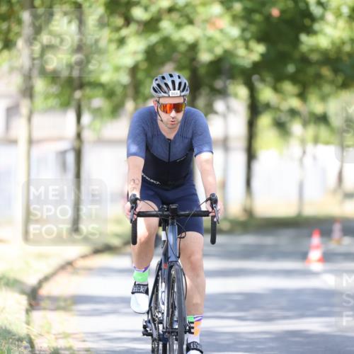11.08.2024 - GEWOBA Citytriathlon Bremen H.Heesch http://msf.ph/oto/6781200 11.08.2024 11:49:31 Radfahren 815, 866, 894, 949 meine-sportfotos.de