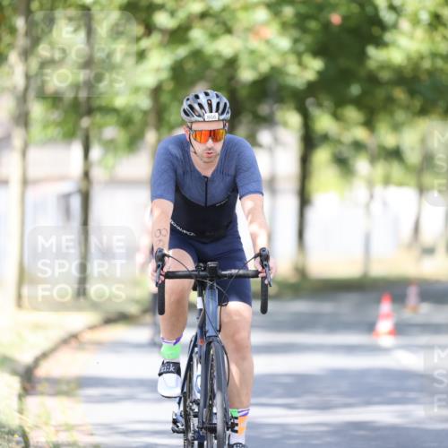 11.08.2024 - GEWOBA Citytriathlon Bremen H.Heesch http://msf.ph/oto/6781205 11.08.2024 11:49:31 Radfahren 815, 866, 894, 949 meine-sportfotos.de