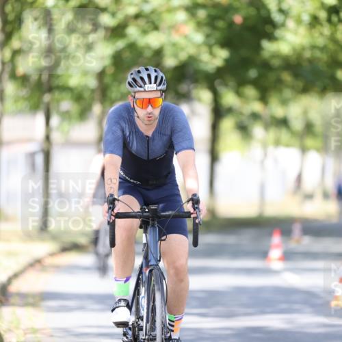 11.08.2024 - GEWOBA Citytriathlon Bremen H.Heesch http://msf.ph/oto/6781217 11.08.2024 11:49:31 Radfahren 815, 866, 894, 949 meine-sportfotos.de