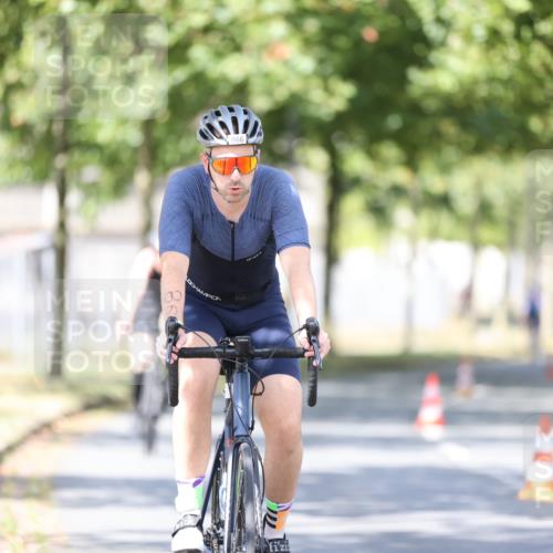 11.08.2024 - GEWOBA Citytriathlon Bremen H.Heesch http://msf.ph/oto/6781223 11.08.2024 11:49:31 Radfahren 815, 866, 894, 949 meine-sportfotos.de
