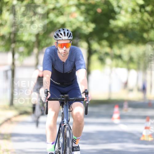 11.08.2024 - GEWOBA Citytriathlon Bremen H.Heesch http://msf.ph/oto/6781227 11.08.2024 11:49:31 Radfahren 815, 866, 894, 949 meine-sportfotos.de