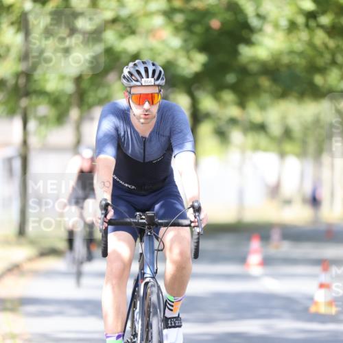 11.08.2024 - GEWOBA Citytriathlon Bremen H.Heesch http://msf.ph/oto/6781232 11.08.2024 11:49:31 Radfahren 815, 866, 894, 949 meine-sportfotos.de