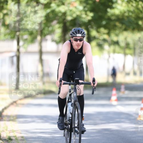 11.08.2024 - GEWOBA Citytriathlon Bremen H.Heesch http://msf.ph/oto/6781237 11.08.2024 11:49:33 Radfahren 815, 866, 894, 949 meine-sportfotos.de