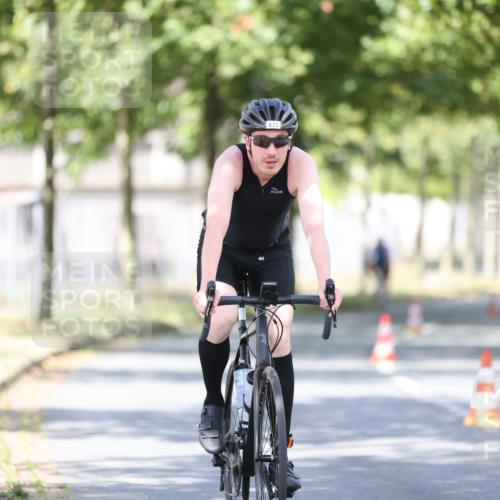 11.08.2024 - GEWOBA Citytriathlon Bremen H.Heesch http://msf.ph/oto/6781242 11.08.2024 11:49:33 Radfahren 815, 866, 894, 949 meine-sportfotos.de