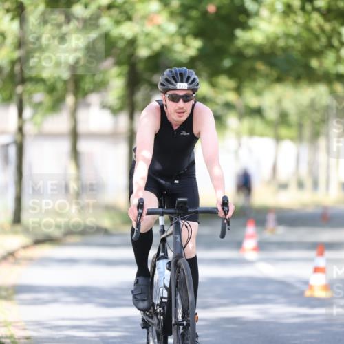 11.08.2024 - GEWOBA Citytriathlon Bremen H.Heesch http://msf.ph/oto/6781247 11.08.2024 11:49:33 Radfahren 815, 866, 894, 949 meine-sportfotos.de