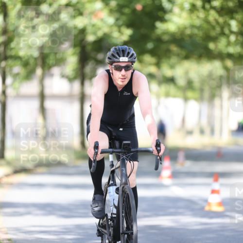 11.08.2024 - GEWOBA Citytriathlon Bremen H.Heesch http://msf.ph/oto/6781253 11.08.2024 11:49:33 Radfahren 815, 866, 894, 949 meine-sportfotos.de