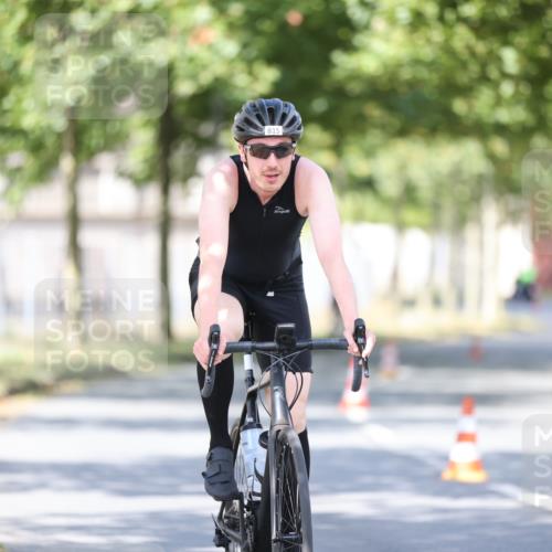 11.08.2024 - GEWOBA Citytriathlon Bremen H.Heesch http://msf.ph/oto/6781257 11.08.2024 11:49:33 Radfahren 815, 866, 894, 949 meine-sportfotos.de