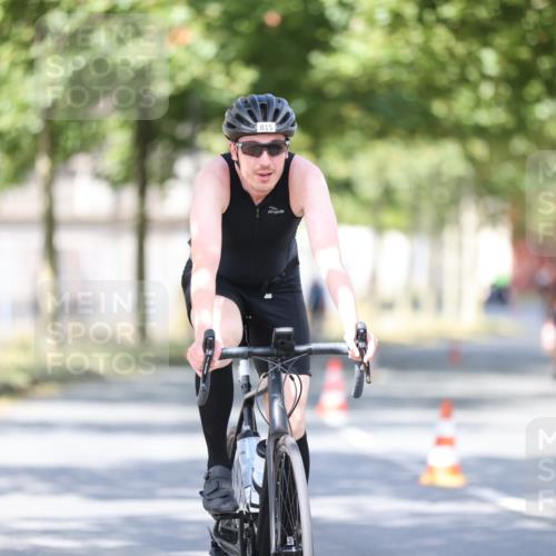 11.08.2024 - GEWOBA Citytriathlon Bremen H.Heesch http://msf.ph/oto/6781262 11.08.2024 11:49:33 Radfahren 815, 866, 894, 949 meine-sportfotos.de