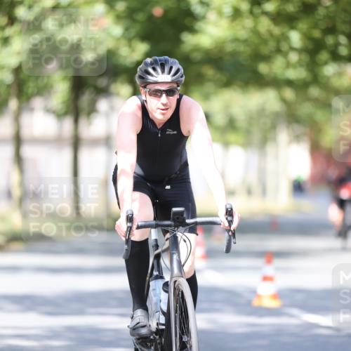 11.08.2024 - GEWOBA Citytriathlon Bremen H.Heesch http://msf.ph/oto/6781266 11.08.2024 11:49:33 Radfahren 815, 866, 894, 949 meine-sportfotos.de