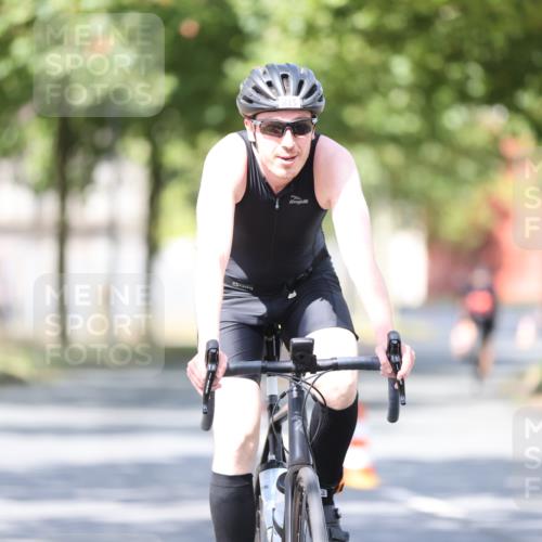 11.08.2024 - GEWOBA Citytriathlon Bremen H.Heesch http://msf.ph/oto/6781287 11.08.2024 11:49:33 Radfahren 815, 866, 894, 949 meine-sportfotos.de