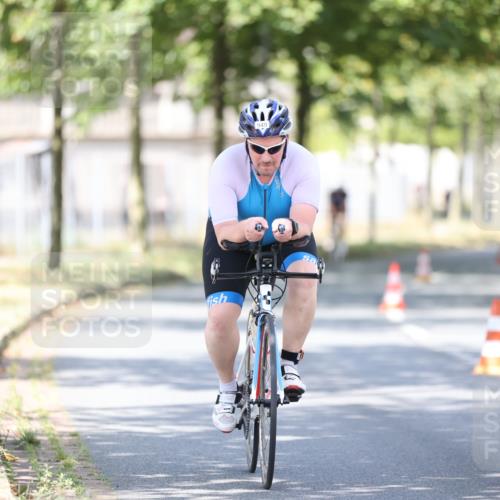 11.08.2024 - GEWOBA Citytriathlon Bremen H.Heesch http://msf.ph/oto/6781331 11.08.2024 11:49:40 Radfahren 815, 866, 949 meine-sportfotos.de