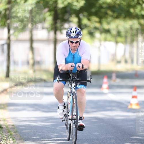 11.08.2024 - GEWOBA Citytriathlon Bremen H.Heesch http://msf.ph/oto/6781345 11.08.2024 11:49:40 Radfahren 815, 866, 949 meine-sportfotos.de