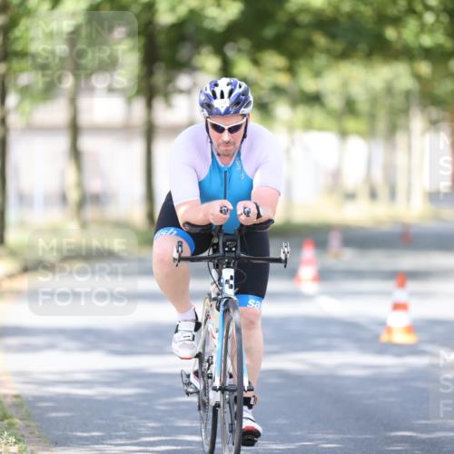 11.08.2024 - GEWOBA Citytriathlon Bremen H.Heesch http://msf.ph/oto/6781354 11.08.2024 11:49:40 Radfahren 815, 866, 949 meine-sportfotos.de