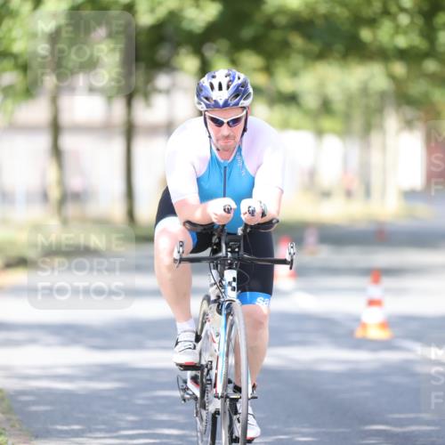 11.08.2024 - GEWOBA Citytriathlon Bremen H.Heesch http://msf.ph/oto/6781363 11.08.2024 11:49:41 Radfahren 815, 949 meine-sportfotos.de