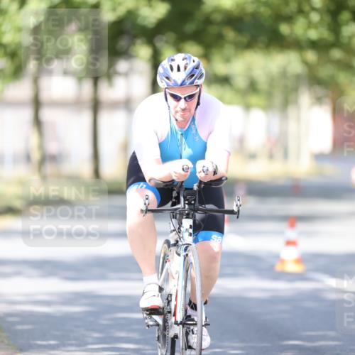 11.08.2024 - GEWOBA Citytriathlon Bremen H.Heesch http://msf.ph/oto/6781367 11.08.2024 11:49:41 Radfahren 815, 949 meine-sportfotos.de