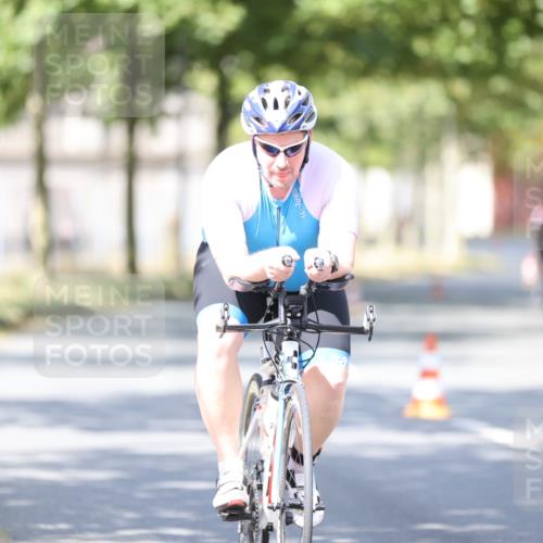 11.08.2024 - GEWOBA Citytriathlon Bremen H.Heesch http://msf.ph/oto/6781372 11.08.2024 11:49:41 Radfahren 815, 949 meine-sportfotos.de