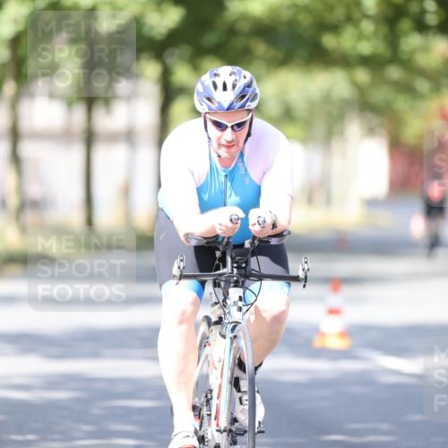 11.08.2024 - GEWOBA Citytriathlon Bremen H.Heesch http://msf.ph/oto/6781375 11.08.2024 11:49:41 Radfahren 815, 949 meine-sportfotos.de